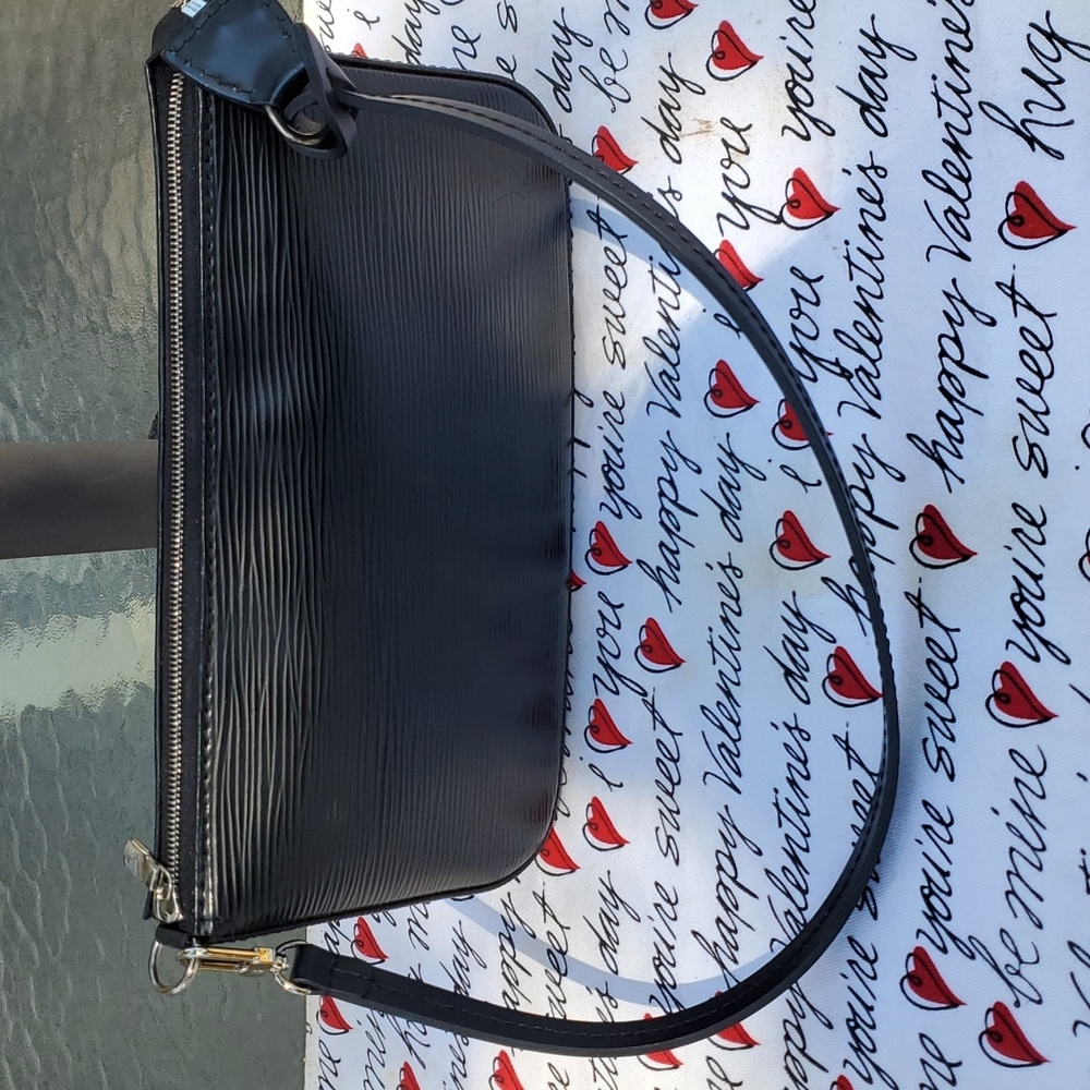 LV Pochette Accessoires Epi Noir